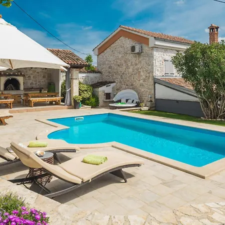 Ferienhaus Lovely In *